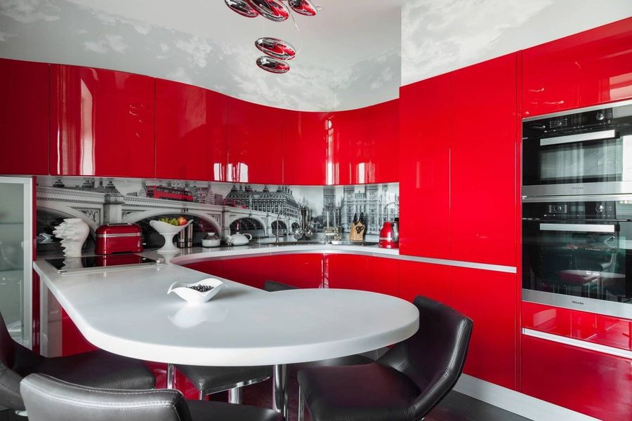 Кухня красного цвета фото