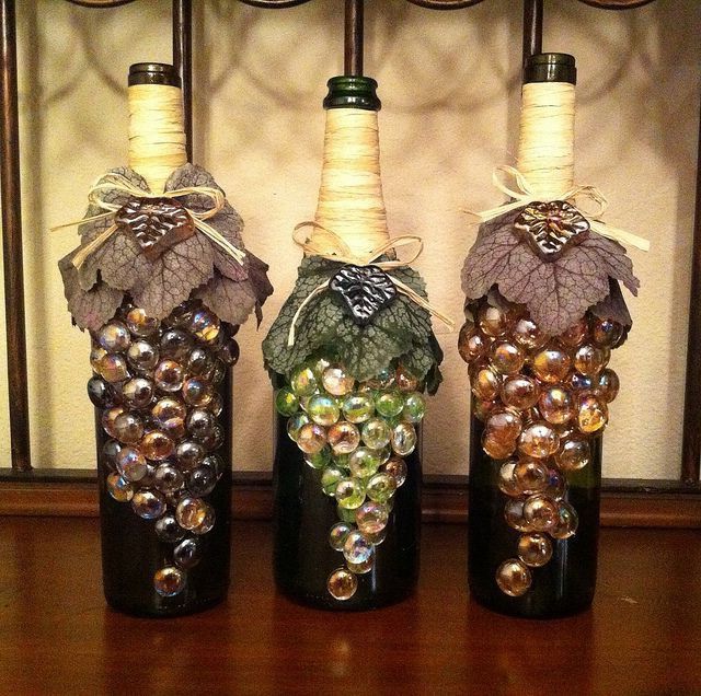 Украсить вино. Украшение бутылок. Декоративные бутылки для интерьера. Декорирование бутылок. Декорированные бутылки.